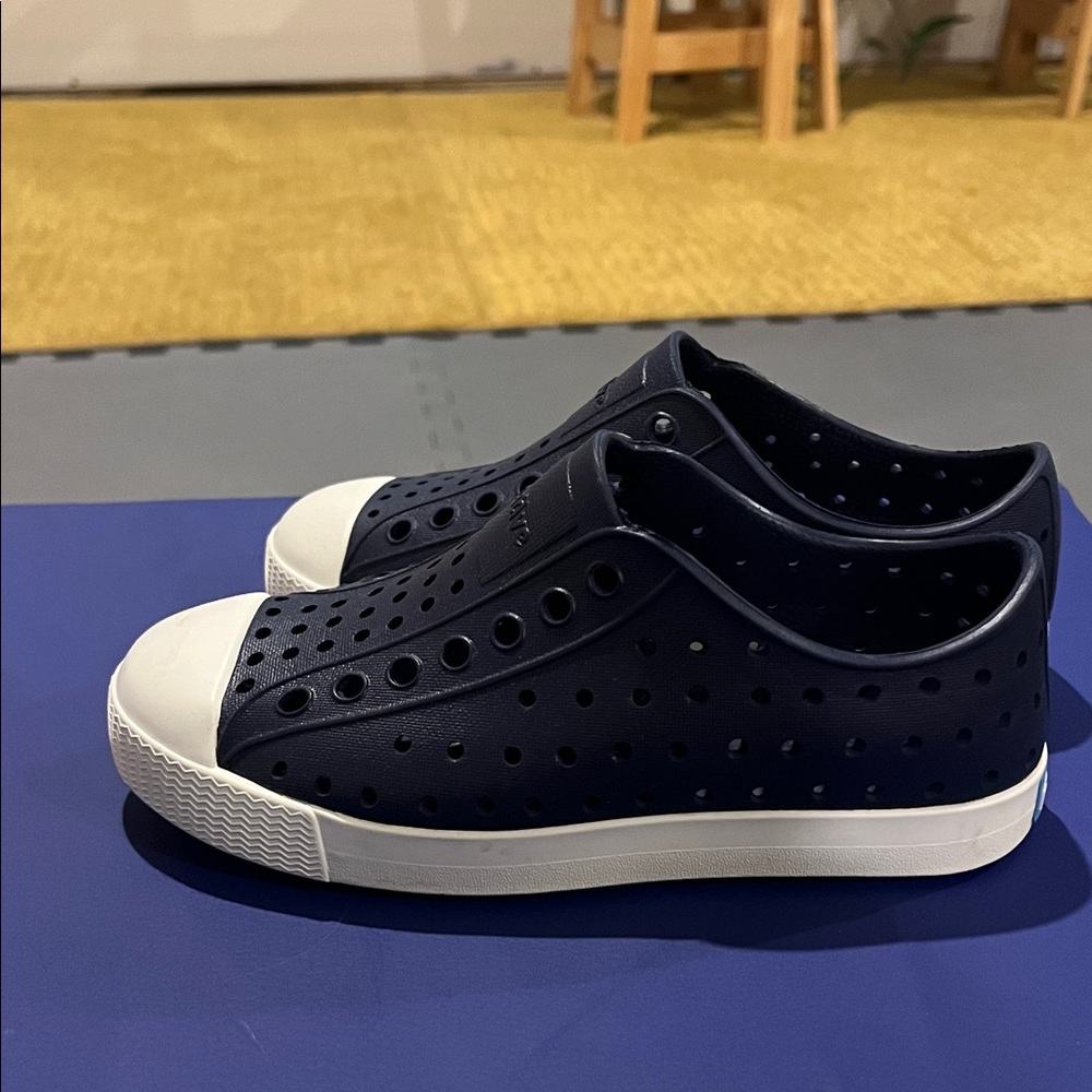 Native navy blue - water shoes